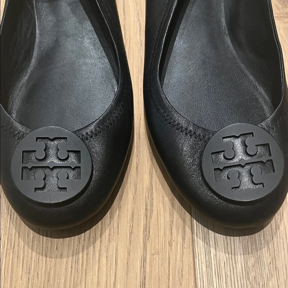 Tory Burch Black Leather Logo Ballet Flats - Picture 2 of 9